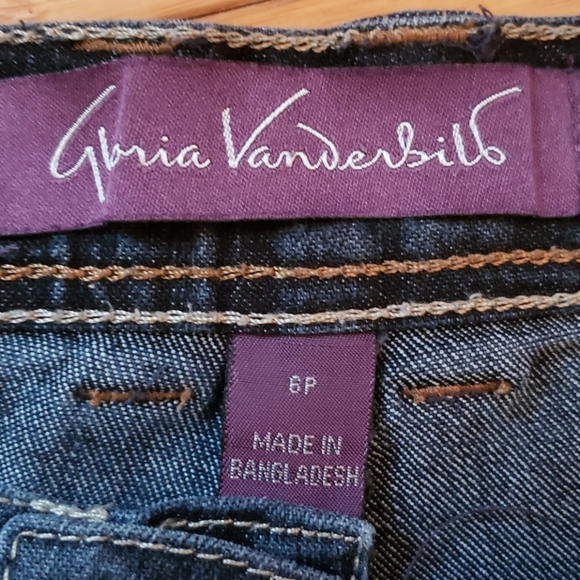 Capris - Picture 2 of 9